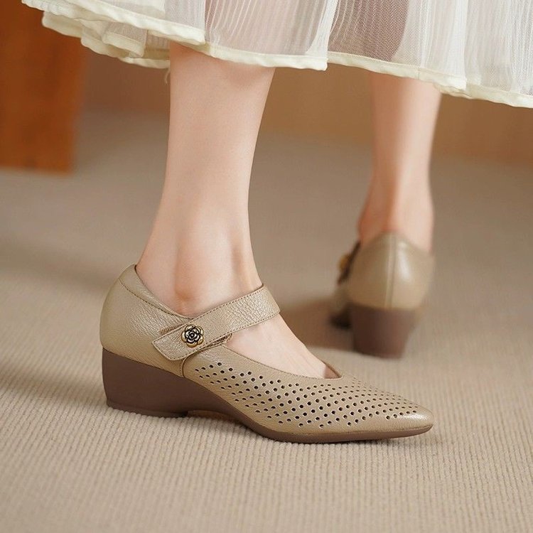 Zapatos de piel con tacón grueso y cuña hueca