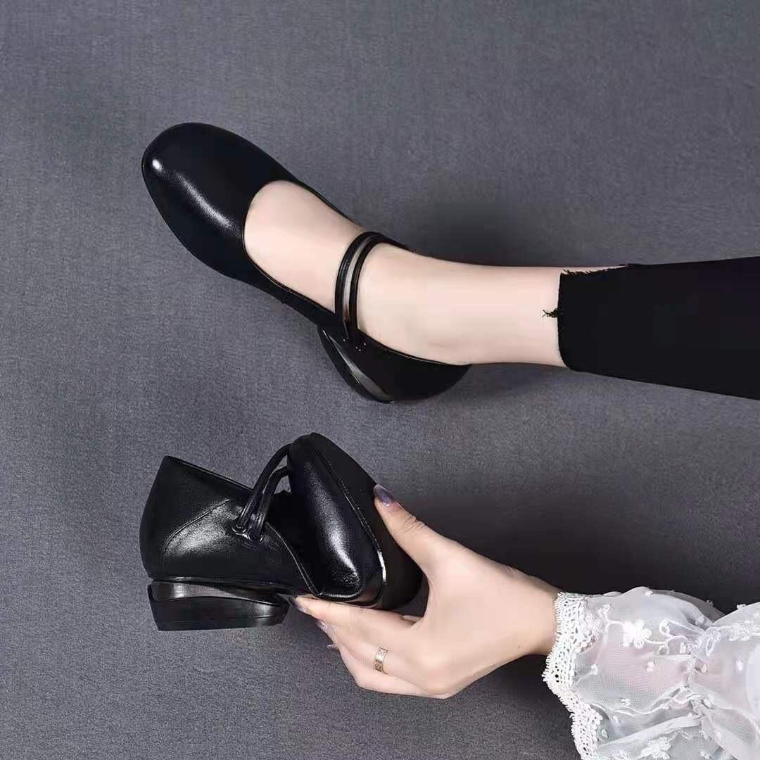 Zapatos de piel sencillos de tacón bajo y punta redonda