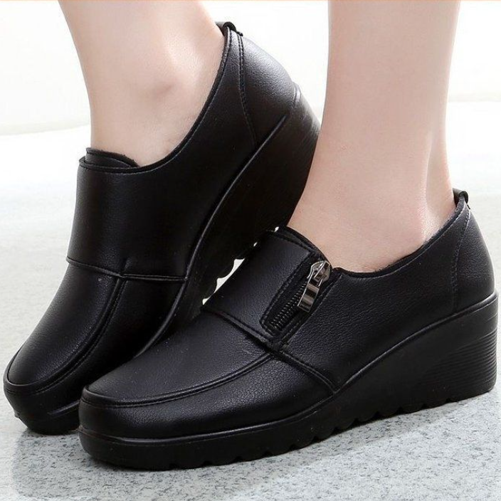Zapatos de piel con cuña